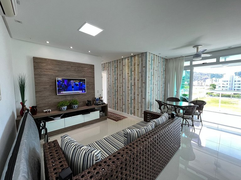 cód 125 - Apartamento amplo, a 80 metros do mar