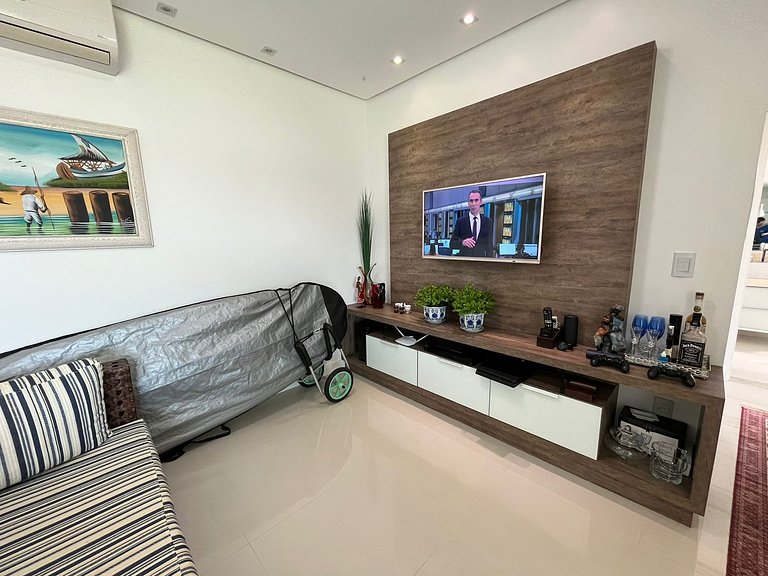 cód 125 - Apartamento amplo, a 80 metros do mar