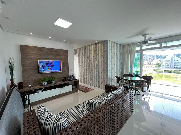 cód 125 - Apartamento amplo, a 80 metros do mar