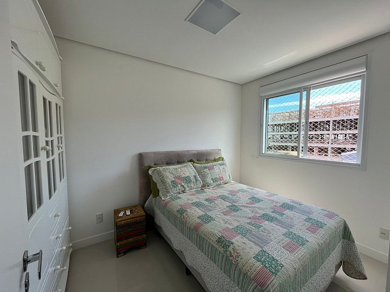 cód 125 - Apartamento amplo, a 80 metros do mar