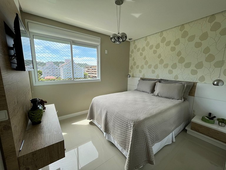 cód 125 - Apartamento amplo, a 50 metros do mar