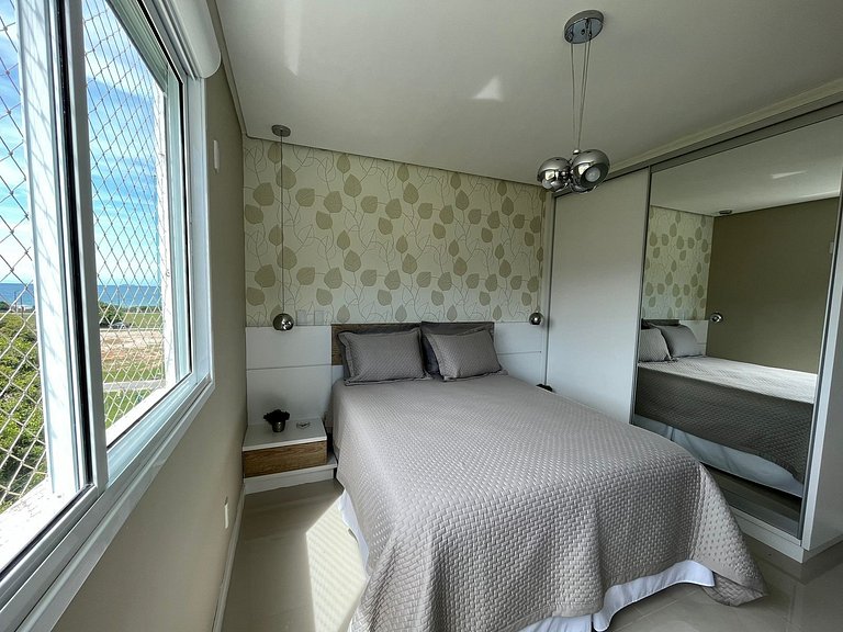 cód 125 - Apartamento amplo, a 80 metros do mar