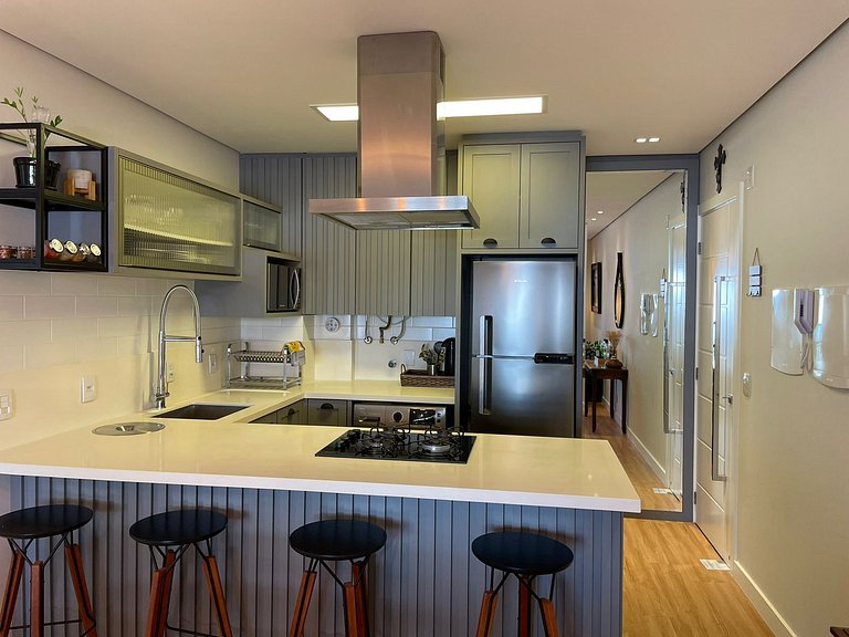 cód 130 - Excelente apartamento amplo e decorado.