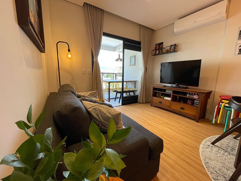 cód 130 - Excelente apartamento amplo e decorado.