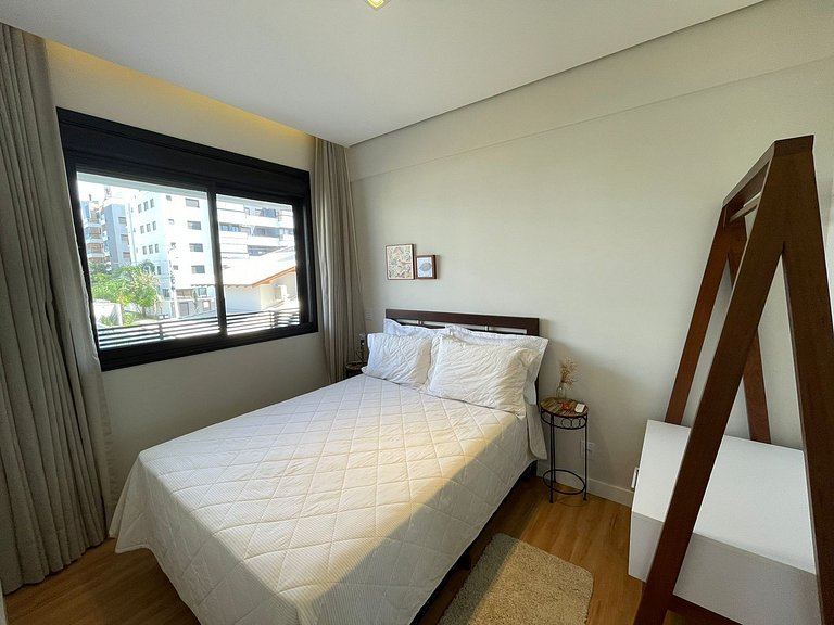 cód 130 - Excelente apartamento amplo e decorado.