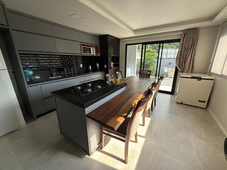 Cód 136 - Casa espetacular na zona central