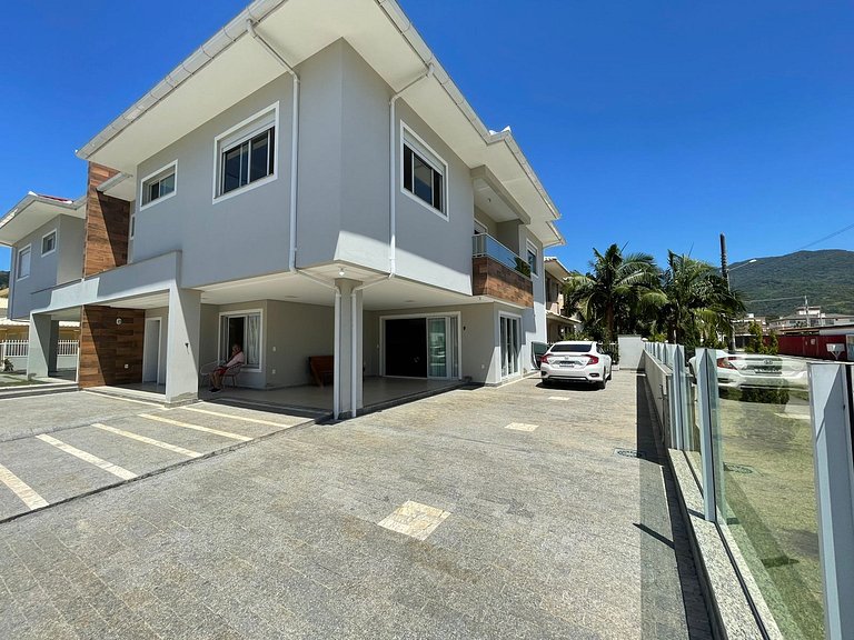 Cód 155 - Casa ampla e arejada, 280m do mar