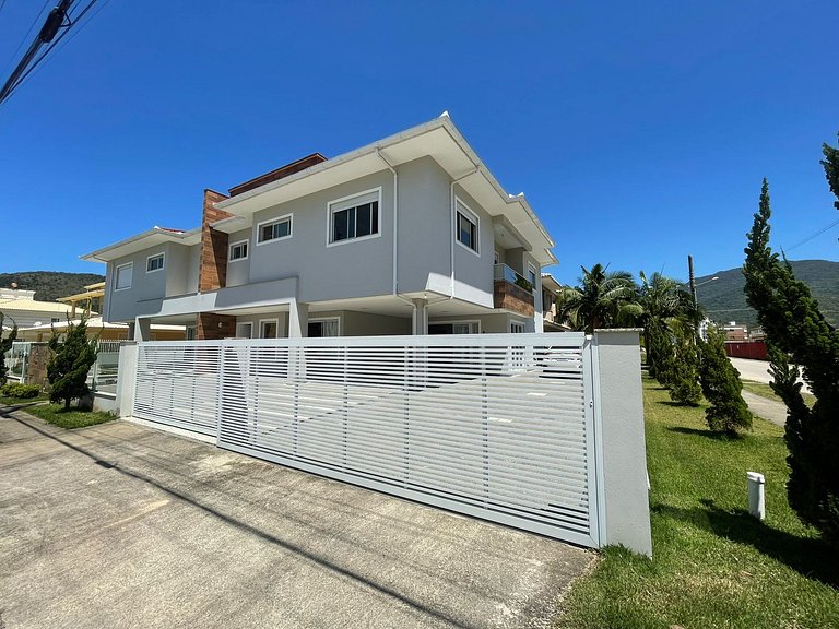 Cód 155 - Casa ampla e arejada, 280m do mar