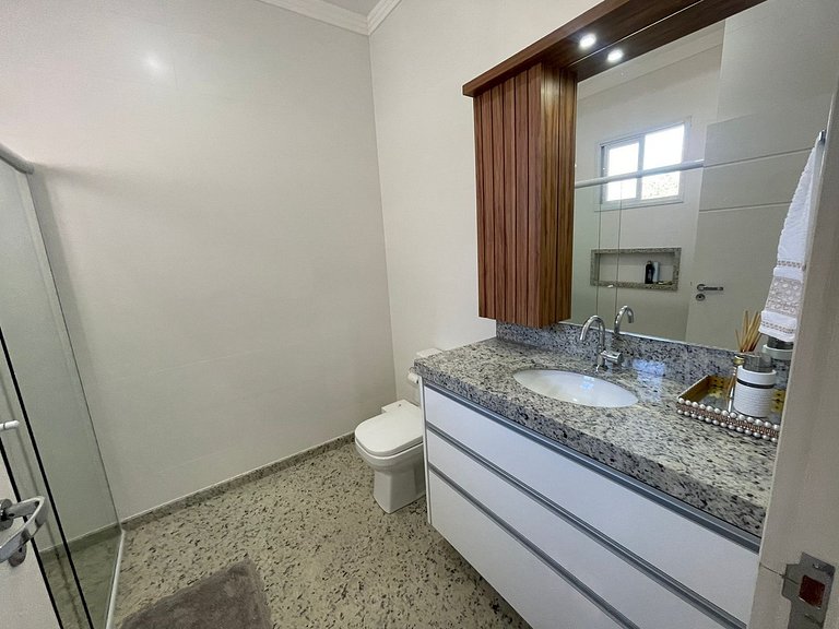 Cód 155 - Casa ampla e arejada, 280m do mar