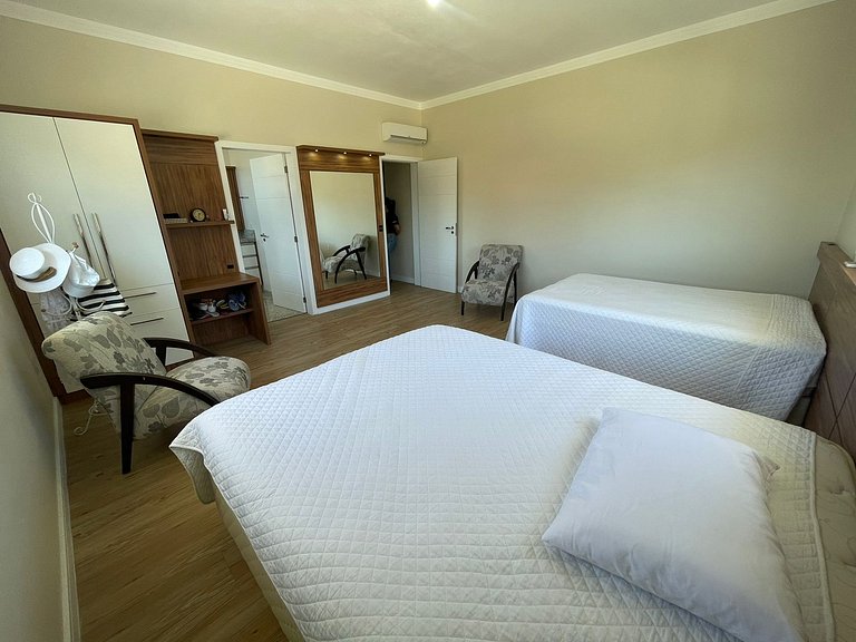 Cód 155 - Casa ampla e arejada, 280m do mar