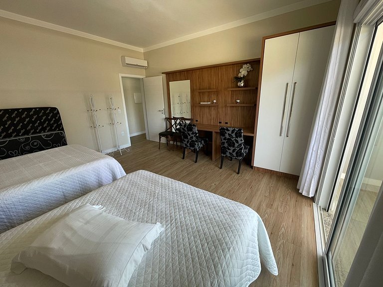 Cód 155 - Casa ampla e arejada, 280m do mar