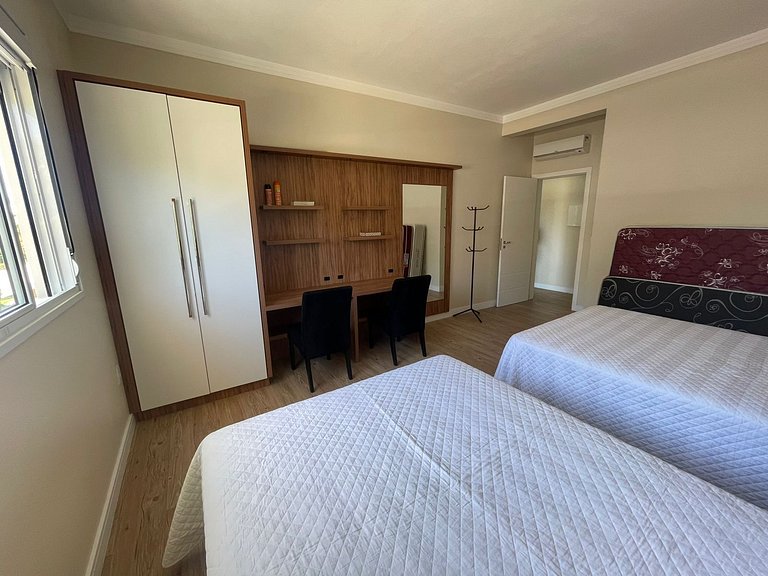 Cód 155 - Casa ampla e arejada, 280m do mar