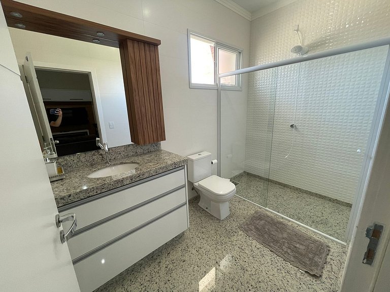 Cód 155 - Casa ampla e arejada, 280m do mar