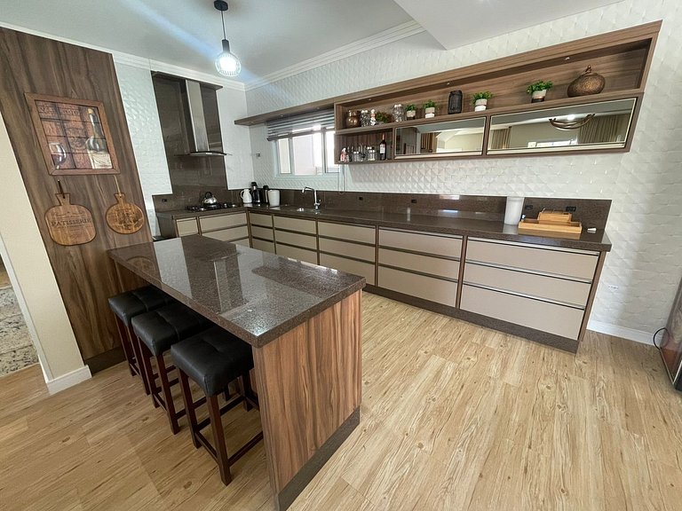 Cód 155 - Casa ampla e arejada, 280m do mar