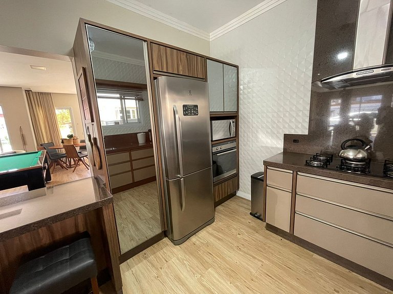 Cód 155 - Casa ampla e arejada, 280m do mar