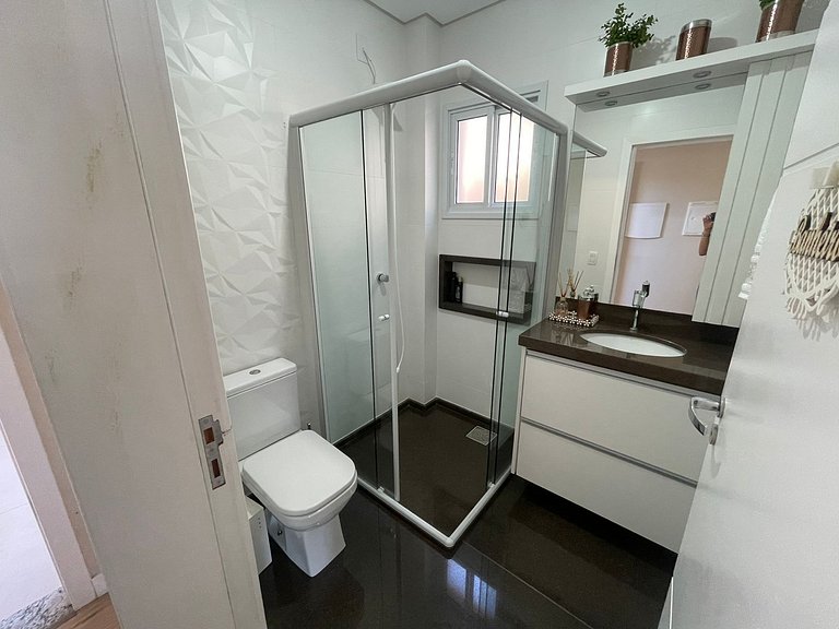 Cód 155 - Casa ampla e arejada, 280m do mar