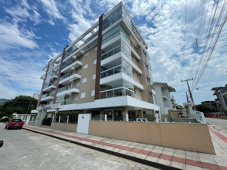 Cód 157 - Apartamento a apenas 100 metros do mar!