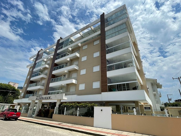 Cód 157 - Apartamento a apenas 100 metros do mar!