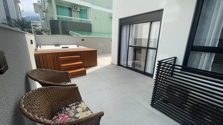 Cód 161 - Apartamento com Spa privativa a 100m do mar