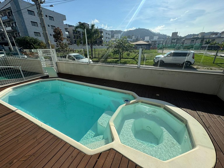 Cód 175 - Apartamento com 2 suítes 400m da Praia de Palmas