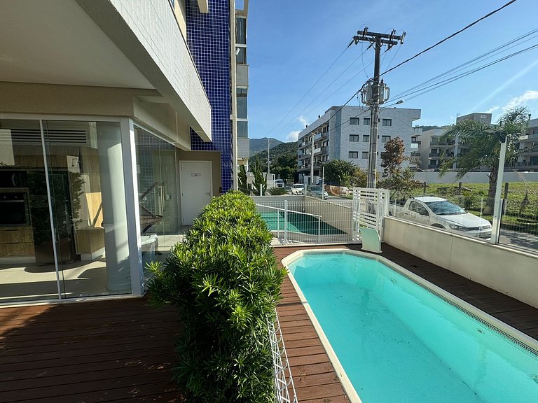 Cód 175 - Apartamento com 2 suítes 400m da Praia de Palmas