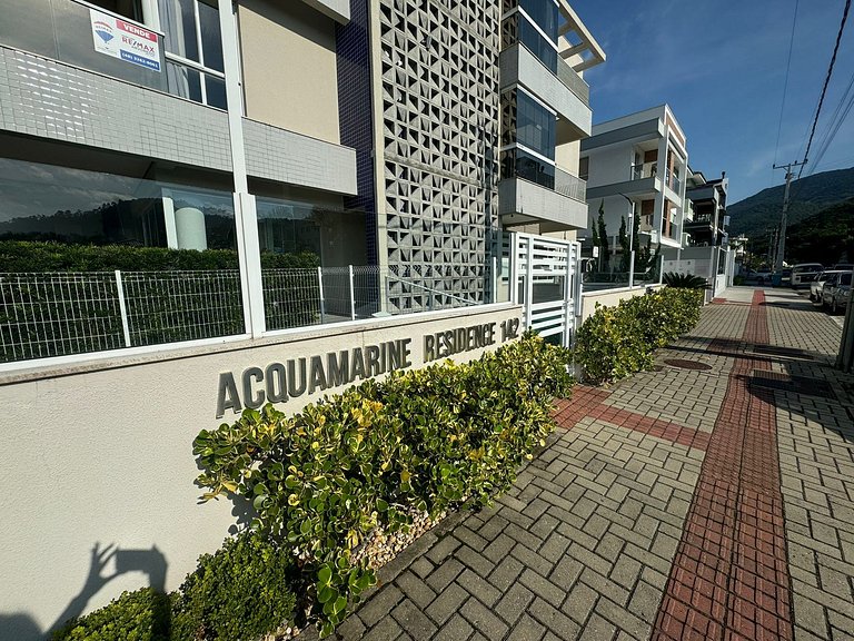Cód 175 - Apartamento com 2 suítes 400m da Praia de Palmas