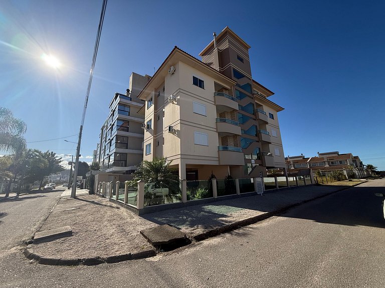 Cód 181 - Apartamento a 70 metros do mar com 2 dormitórios