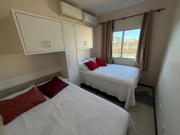 Cód 181 - Apartamento a 70 metros do mar com 2 dormitórios