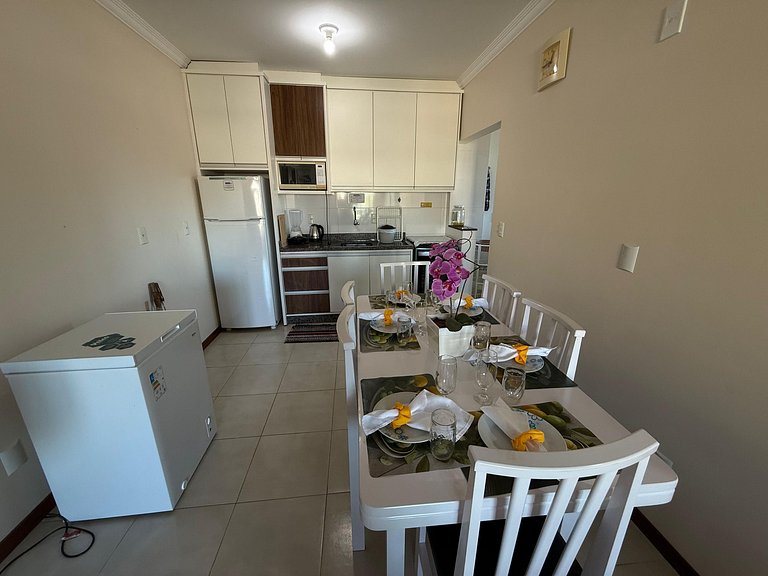 Cód 181 - Apartamento a 70 metros do mar com 2 dormitórios