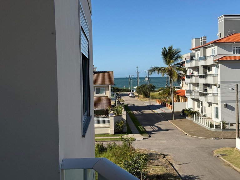 Cód 181 - Apartamento a 70 metros do mar com 2 dormitórios