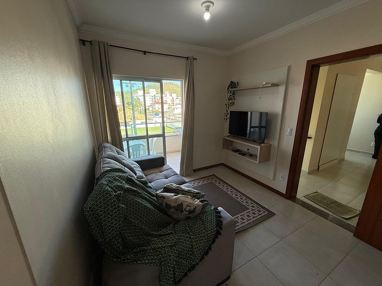 Cód 181 - Apartamento a 70 metros do mar com 2 dormitórios