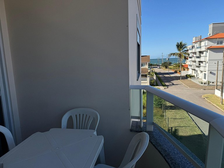 Cód 181 - Apartamento a 70 metros do mar com 2 dormitórios