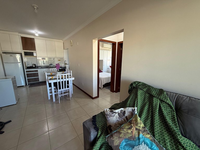 Cód 181 - Apartamento a 70 metros do mar com 2 dormitórios