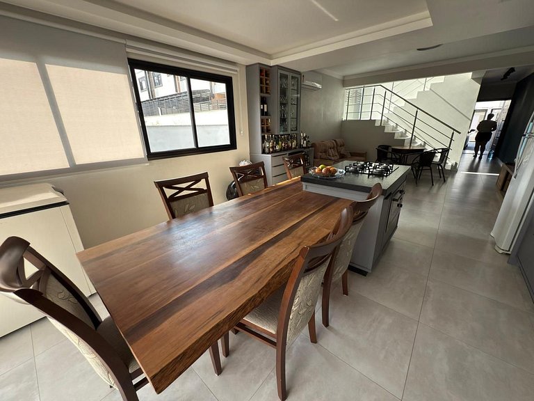 Cód 136 - Casa espetacular na zona central