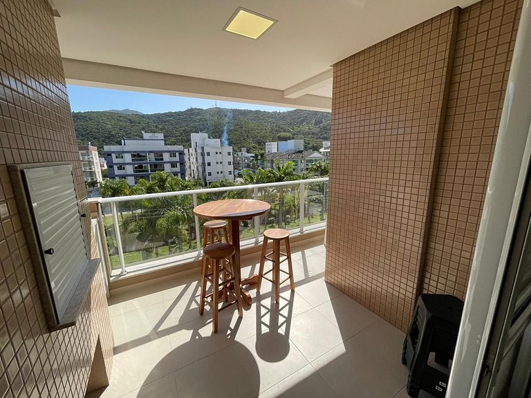 Cód 158 - Apartamento á 300m do mar.