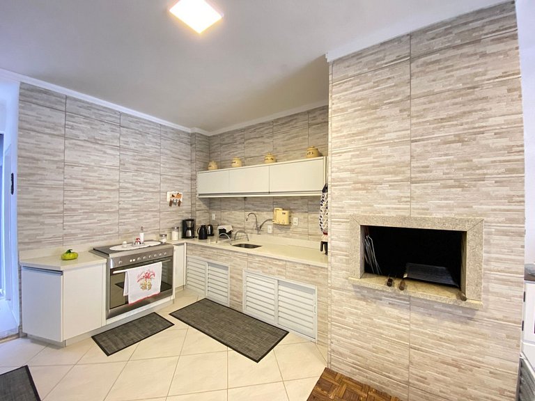 Cód 129 - Casa c/ sinuca a 300m da praia