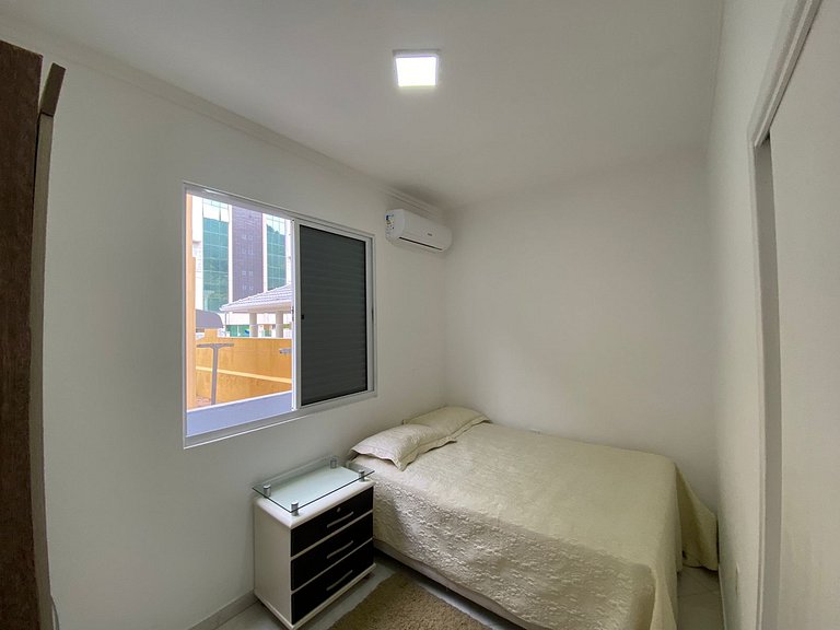 Cód 129 - Casa c/ sinuca a 300m da praia