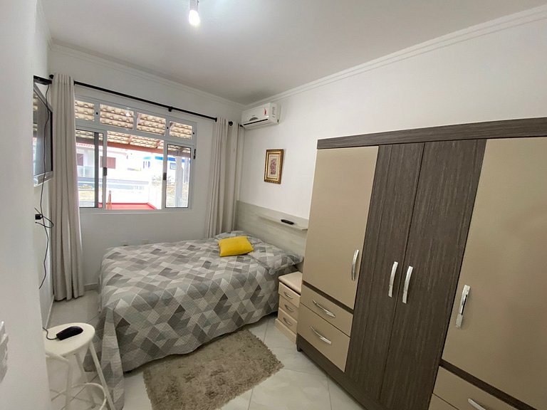 Cód 129 - Casa c/ sinuca a 300m da praia