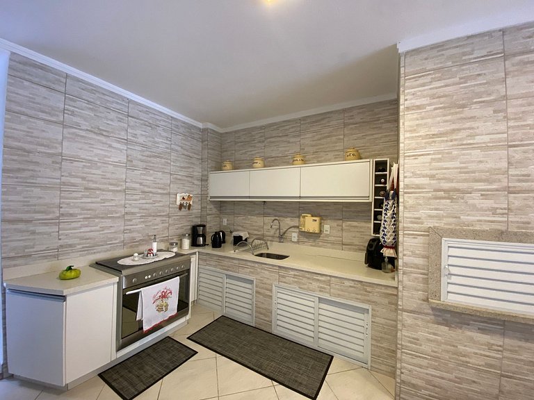 Cód 129 - Casa c/ sinuca a 300m da praia