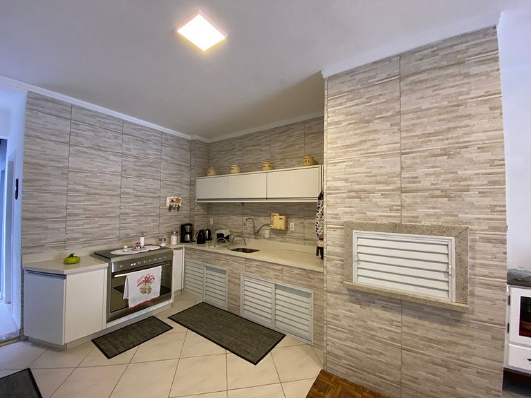 Cód 129 - Casa c/ sinuca a 300m da praia