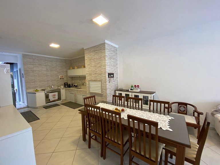 Cód 129 - Casa c/ sinuca a 300m da praia