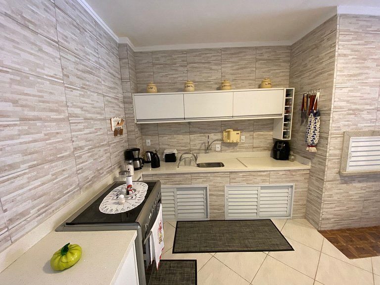 Cód 129 - Casa c/ sinuca a 300m da praia