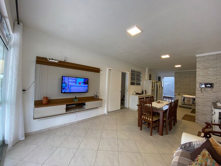 Cód 129 - Casa c/ sinuca a 300m da praia