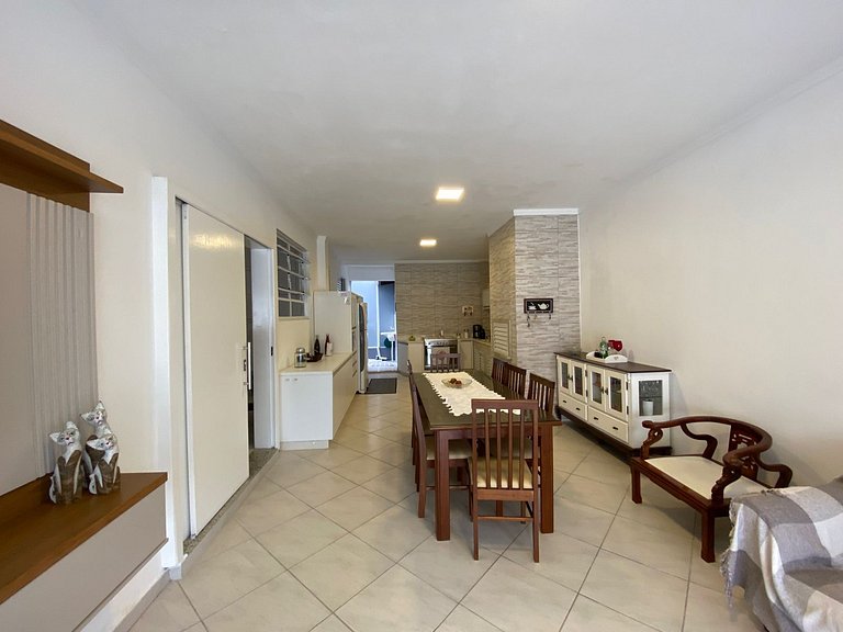 Cód 129 - Casa c/ sinuca a 300m da praia