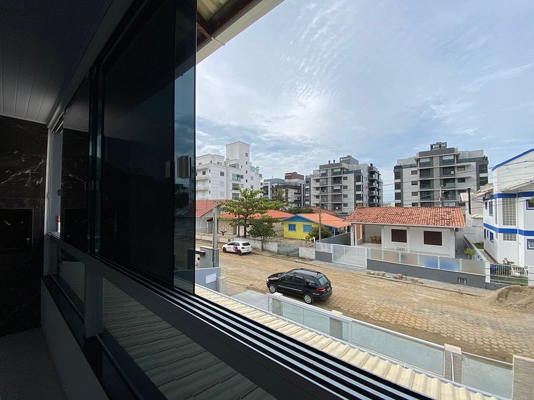 Cód 129 - Casa c/ sinuca a 300m da praia