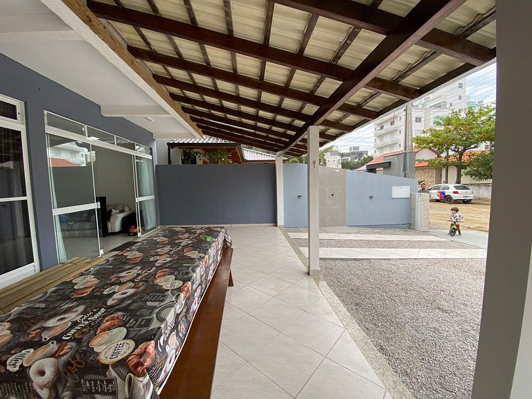 Cód 129 - Casa c/ sinuca a 300m da praia