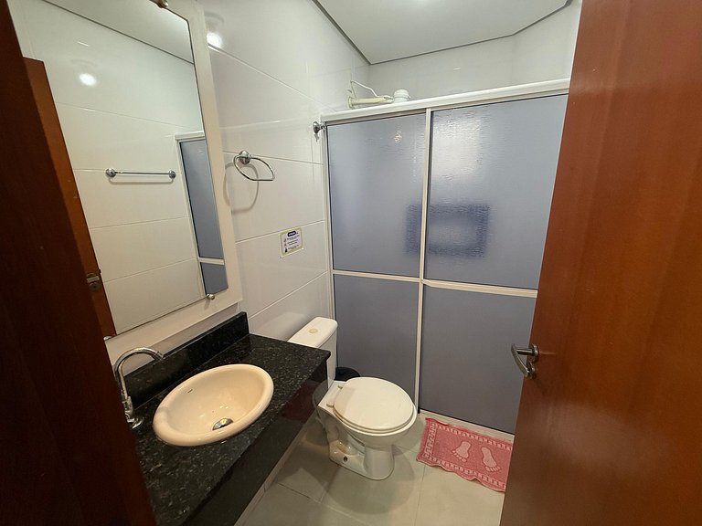 Cód 182 - Apartamento bem localizado á 70m do mar