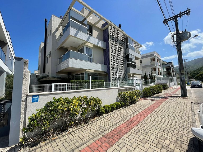 Cód 176- Apartamento duas suítes com piscina