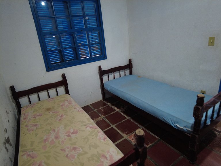 Cód 109- Casa simples e antiga á 80m do mar