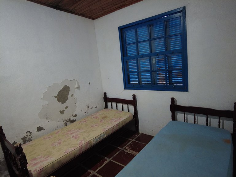 Cód 109- Casa simples e antiga á 80m do mar